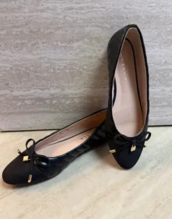 Schwarze Carvela Ballerinas mit Schleife & Golddetails