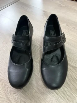 Schwarze elegante Halbschuhe