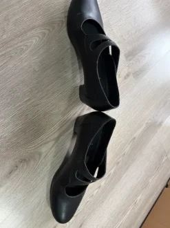 Schwarze elegante Halbschuhe