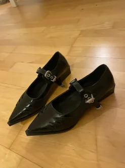 schwarze flache Stiefel/ Ballerinas Vintage Style