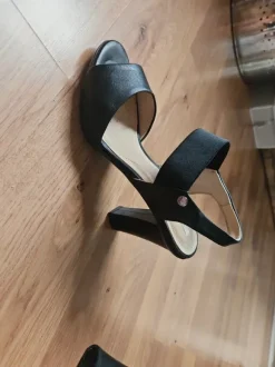 Schwarze Geox