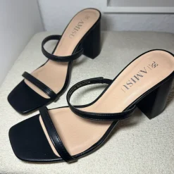 Schwarze Heels