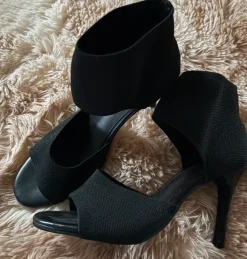 Schwarze High Heel Sandaletten mit Stretch-Schaft – Gr. 38 – Wie neu!