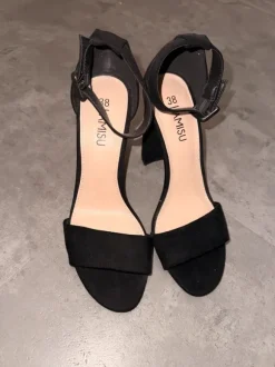 Schwarze Highheels