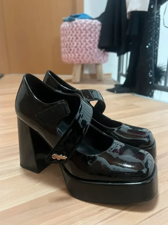 Schwarze hohe schuhe gr 37