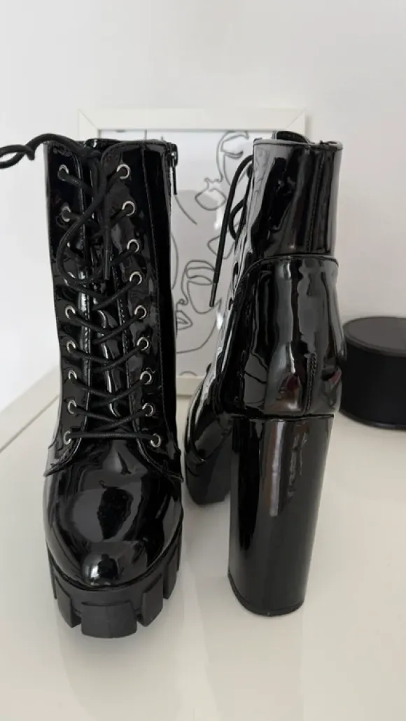 Schwarze Hohe Stiefel