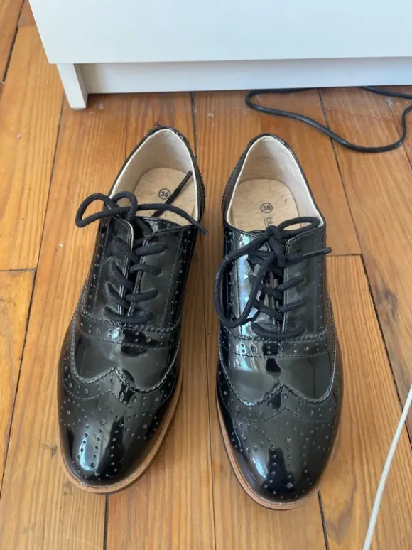 Schwarze Lackschuhe neu
