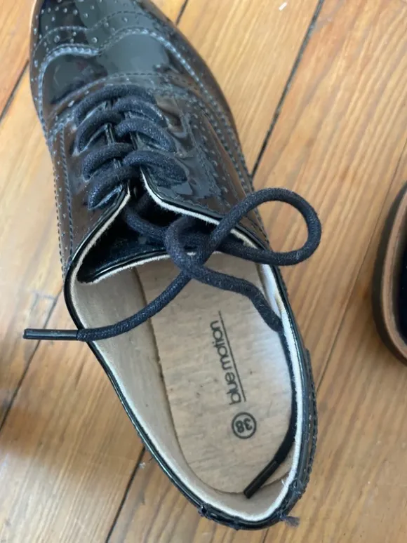 Schwarze Lackschuhe neu