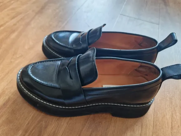 Schwarze Leder Slipper/Loafers