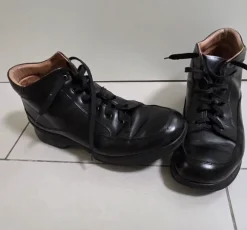 schwarze Leder-Stiefeletten Boots Schnürung und einer dicken Sohle
