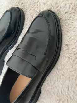 Schwarze Loafer
