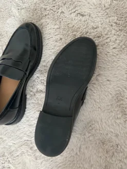 Schwarze Loafer