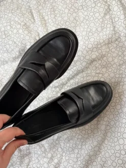 Schwarze Loafer von Stradivarius