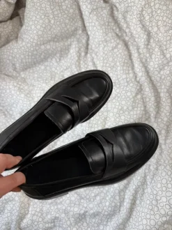 Schwarze Loafer von Stradivarius