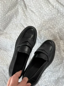 Schwarze Loafer von Stradivarius