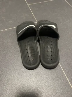 Schwarze Nikeletten in Größe 42