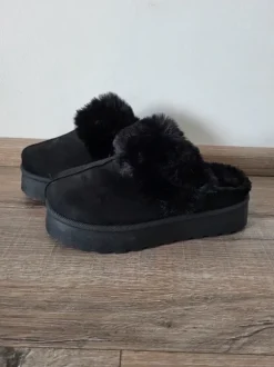 Schwarze Plateau Hausschuh Slipper Gr. 42 NEU