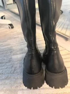 Schwarze Plateau Stiefel 43 / wie neu