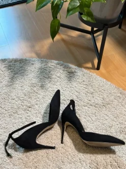 Schwarze Pumps