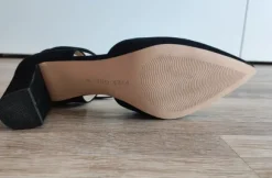 Schwarze, raffinierte Wildleder Pumps