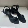 Schwarze Sandale AGL