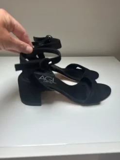 Schwarze Sandale AGL