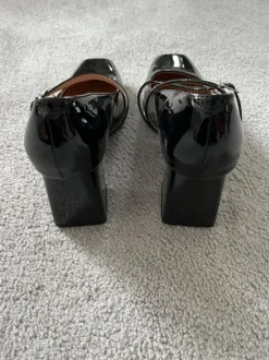 Schwarze schicke College Schuhe mit Absatz