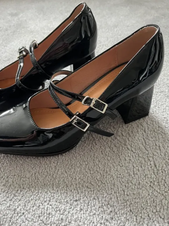 Schwarze schicke College Schuhe mit Absatz