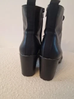 Schwarze Schnür-Stiefeletten mit Blockabsatz Gr.40
