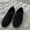 schwarze schuhe