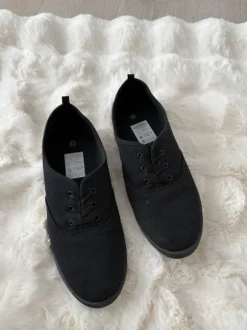 schwarze schuhe