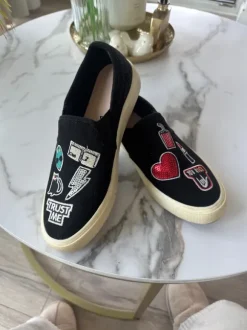 Schwarze Slip-On Sneaker Pull&Bear mit Patches Gr. 39