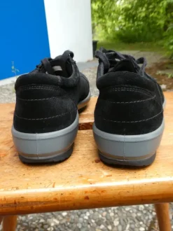 Schwarze Sneaker