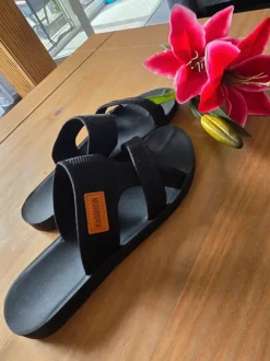 Schwarze Sommerschlappen in Gr.41.