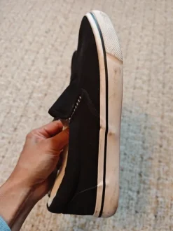 Schwarze Stoffschuhe