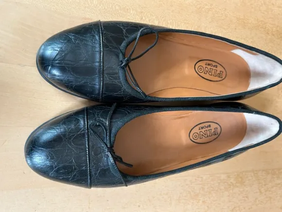 Schwarzer Leder Ballerina