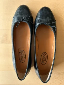 Schwarzer Leder Ballerina
