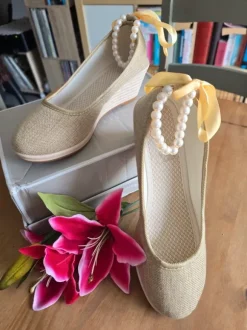 Süße Sommerschuhe mit Perlen.Gr 40.Neu