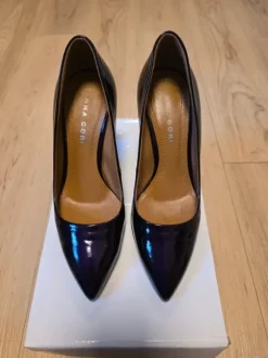Sehr elegantes Stilettos Dunkelviolett High Heel