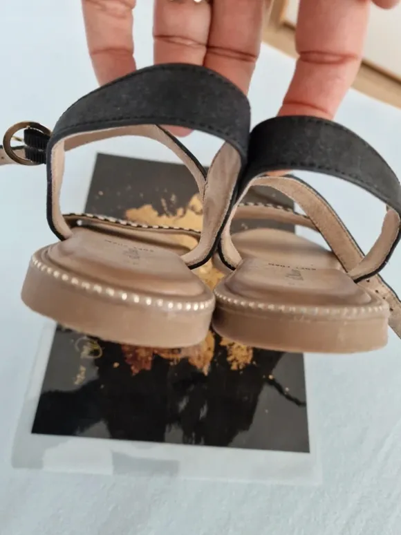Sehr schöne und bequeme Sandalen