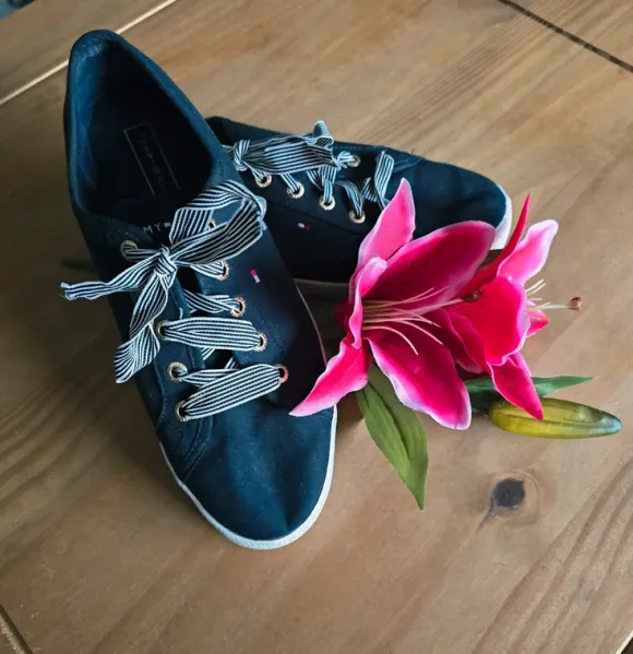 Seiler Sneaker der Marke Tommy Hilfiger in Gr.40.