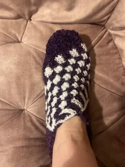 Selbst gestrickte Hausschuhe