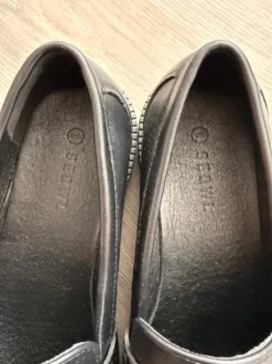 SEQWL Aperol Loafer aus PU in Schwarz