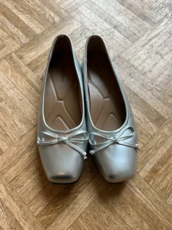 Silberne Ballerinas