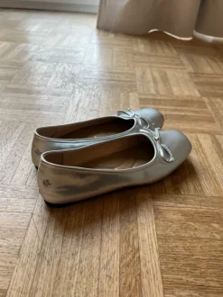 Silberne Ballerinas