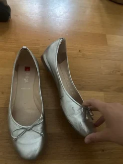 silberne ballerinas