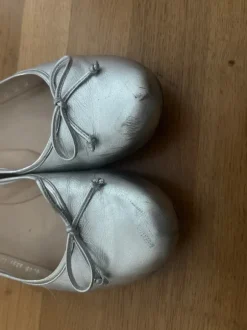 silberne ballerinas