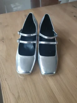 Silberne Mary Janes High Heels