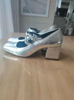 Silberne Mary Janes High Heels