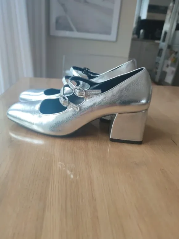 Silberne Mary Janes High Heels